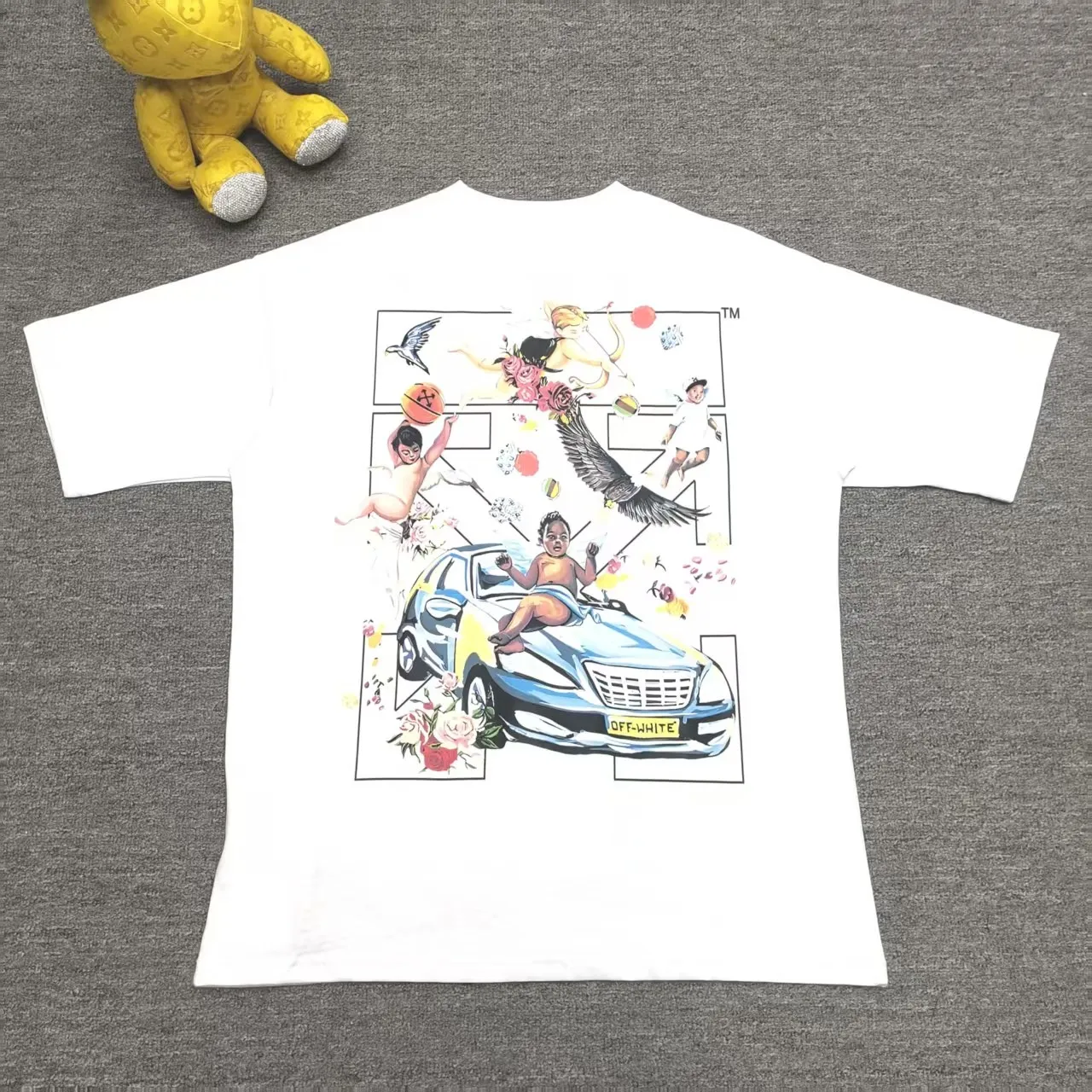 The top proven version OFF-WHI* 25SS new printed short-sleeves, loose fit, the same style for male and female couples stars. American designer Virgil Abloh founded the luxury street brand Off-White based on the pop culture of the younger generation. Walking between street culture and high-end fashion, contemporary elements are used to interpret youth culture, and fine workmanship is used to interpret trendy clothing. Photos, paintings and eye-catching graphic printing are all sources of inspiration for the designer. 32 counts of 260g double yarn pure cotton fabric, the printing uses Kornit digital direct injection technology, and the picture is clear. The white glue base ensures the firmness of the printing, and machine washing is stress-free - 1:1 original mold opening, ZP development, perfectly restored to the original version, produced by a large factory, not produced by a small factory on the market, fine wiring, top-notch craftsmanship, welcome to compare - A complete set of customized accessories for collar labels, hang tags, and wash water labels - Exclusive logo packaging - No matter age, body shape or gender, it is very suitable for both men and women. All details are real photos, buy with confidence. Color: black, white Size: S-XL P;120